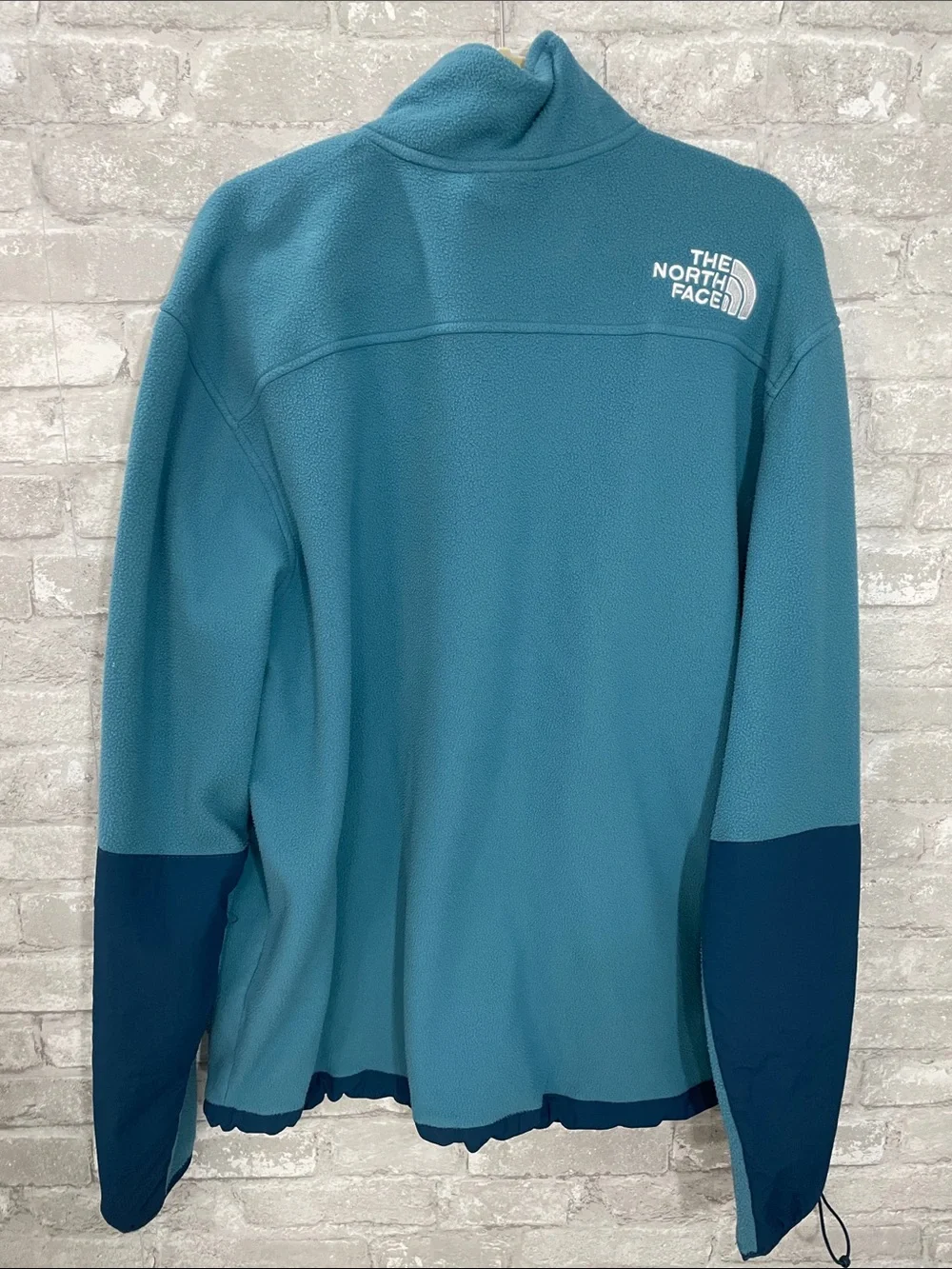 The North Face Men’s Teal Half-Zip Fleece Pullover with Dark Teal Accents